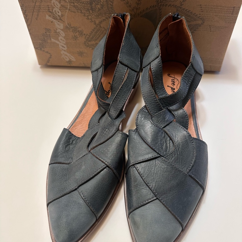 NWT FREE PEOPLE~ Mystic Mary Jane’s~Flats~ “Black”Dark Gray Leather~41 EU/10 US